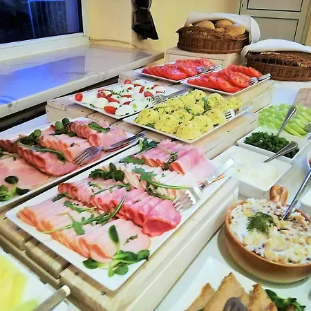 Ξενοδοχείο Tirest