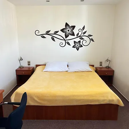 Tirest Hotel