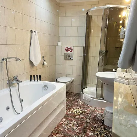 Ξενοδοχείο Tirest 2*