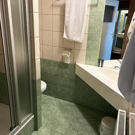 Tirest Hotel