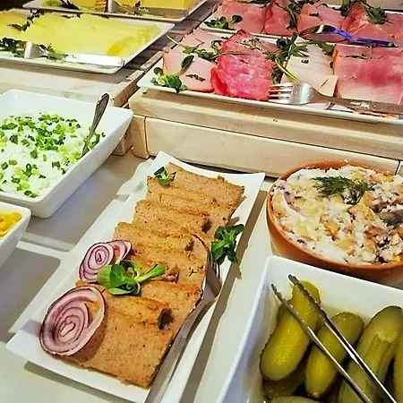 Hotel Tirest Grebiszew