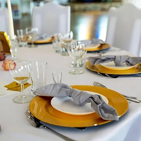 Hotel Tirest Grebiszew