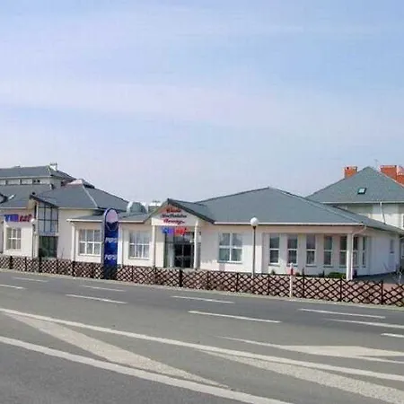 Hotel Tirest Grebiszew